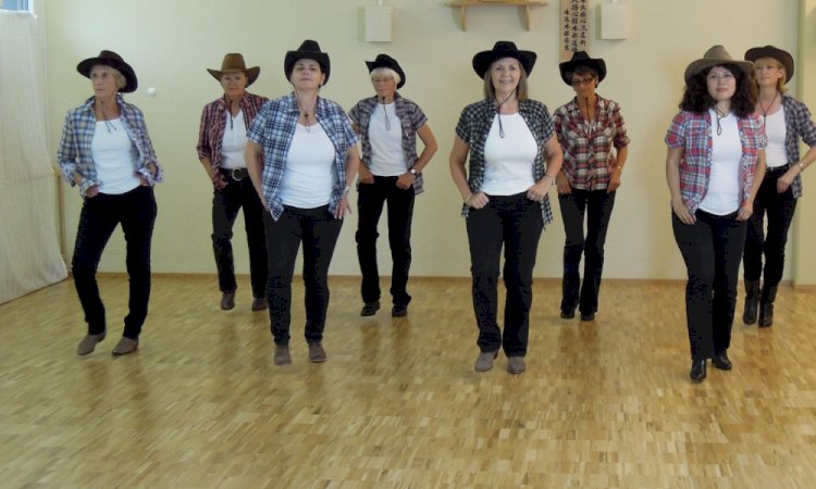 Line Dancing in Cham  